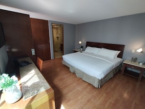 In-room safe, desk, iron/ironing board, free WiFi - Residence L'heritage Aristóteles 140 by Bluebay (Mexico City)
