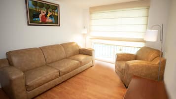 Televisión de pantalla plana de 32 pulgadas con canales por cable