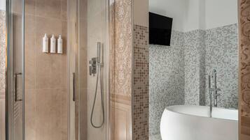 Pancuran mandi, kelengkapan dandanan diri percuma, pengering rambut