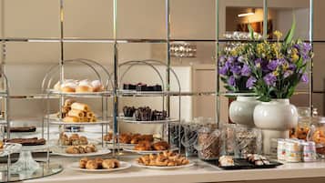 Se ofrece un desayuno inglés todos los días (por un coste adicional)