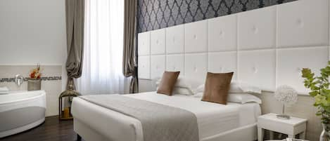 Executive suite | Luxe beddengoed, een minibar, individueel gedecoreerd