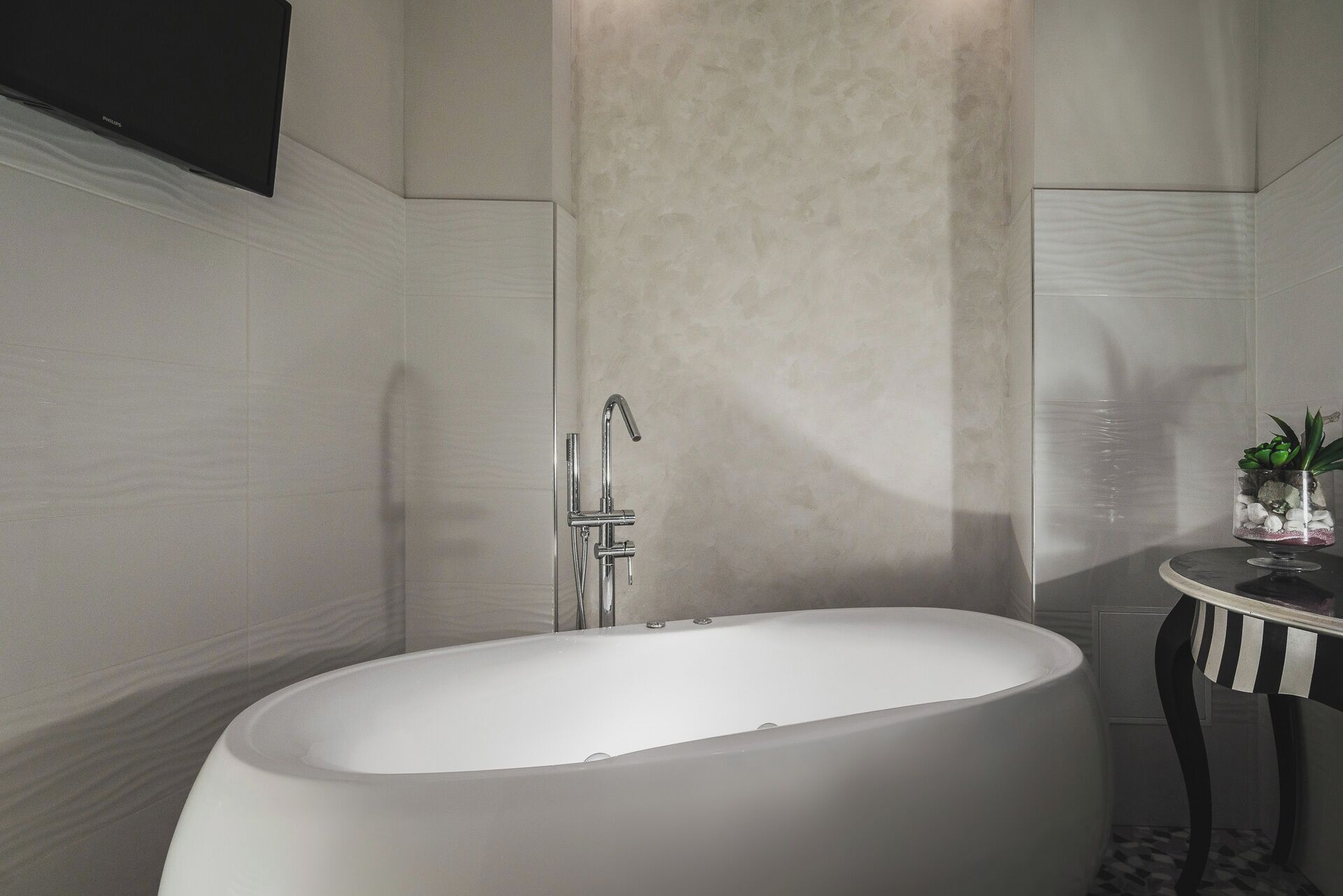 shower, free toiletries, hair dryer, slippers