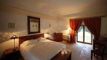 Individuell inredning, unika möbler, skrivbord och barnsängar