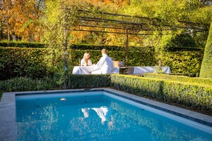 Outdoor pool, pool loungers