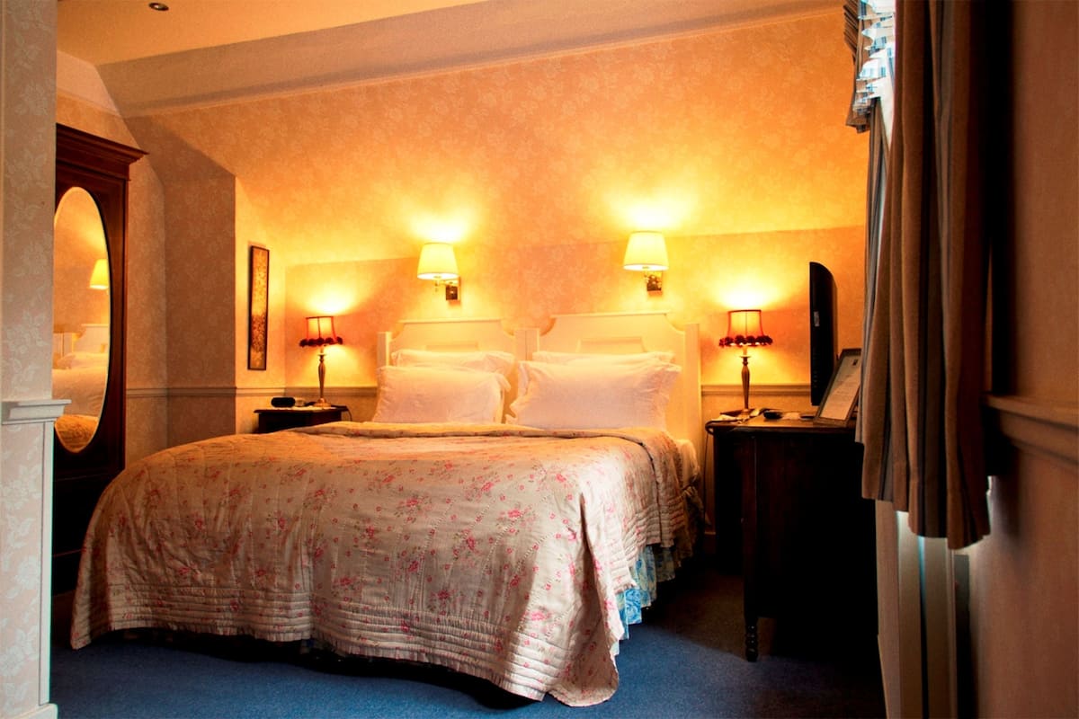 Egyptian cotton sheets, premium bedding, down comforters