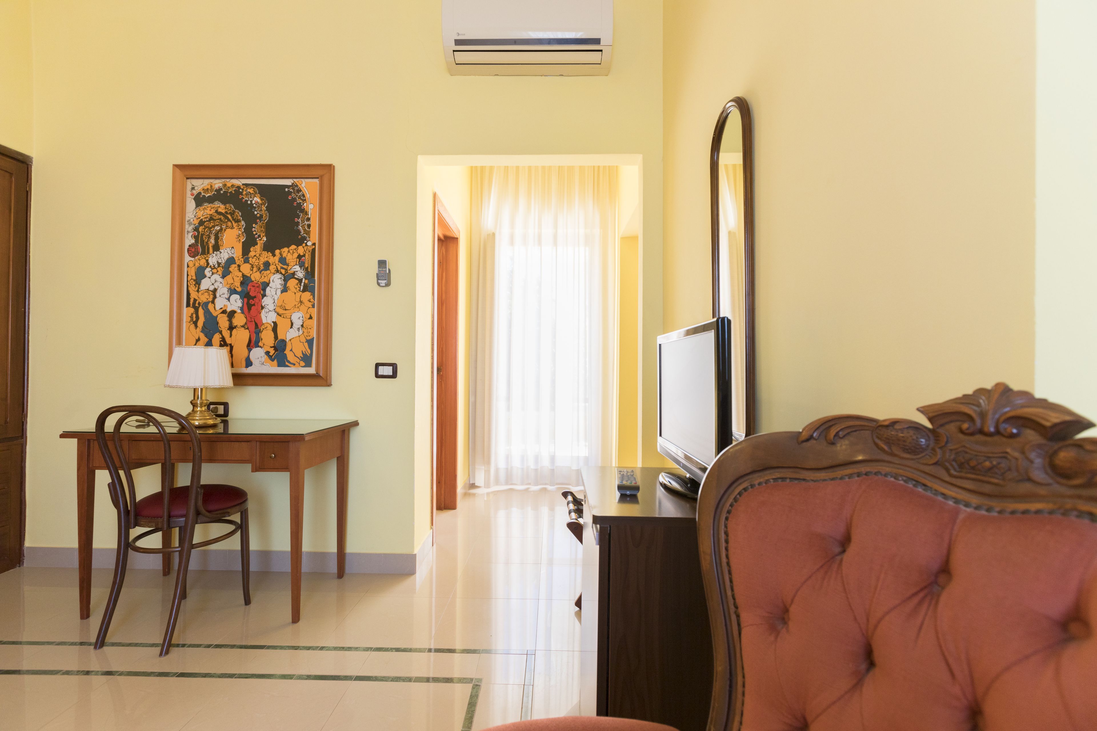 minibar, in-room safe, desk, free wifi