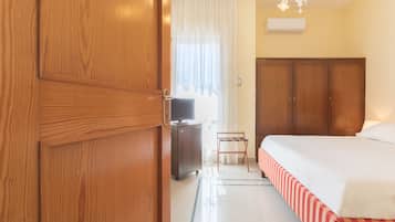 Minibar, coffres-forts dans les chambres, bureau, Wi-Fi gratuit