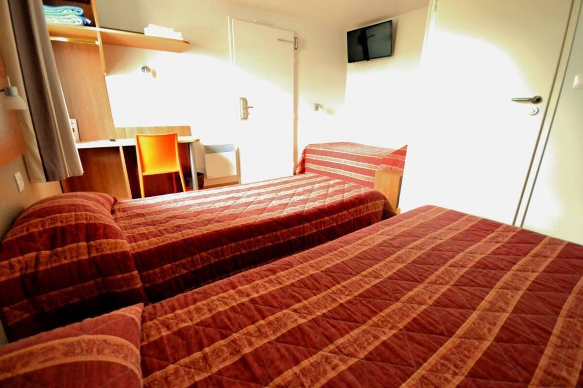 Standaard kamer, 2 eenpersoonsbedden | Een bureau, verduisterende gordijnen, gratis wifi, beddengoed