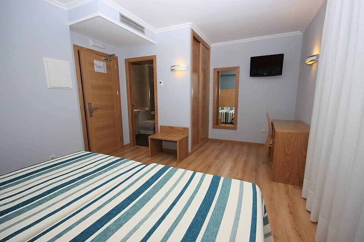 Single Room | In-room safe, desk, free WiFi