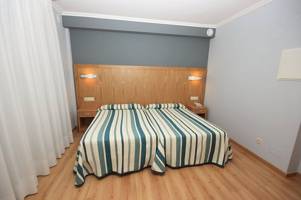 Double Room | In-room safe, desk, free WiFi