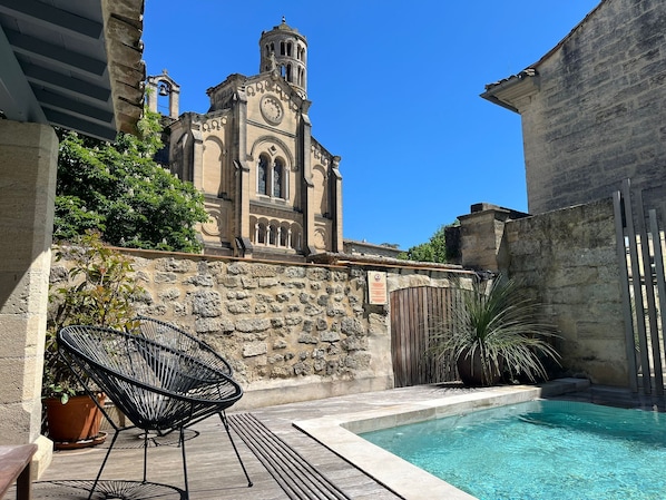 Seasonal outdoor pool, open 9:30 AM to 9:00 PM, pool loungers