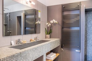 Deluxe Double Room | Bathroom - Boutique Hôtel Entraigues (Uzès)