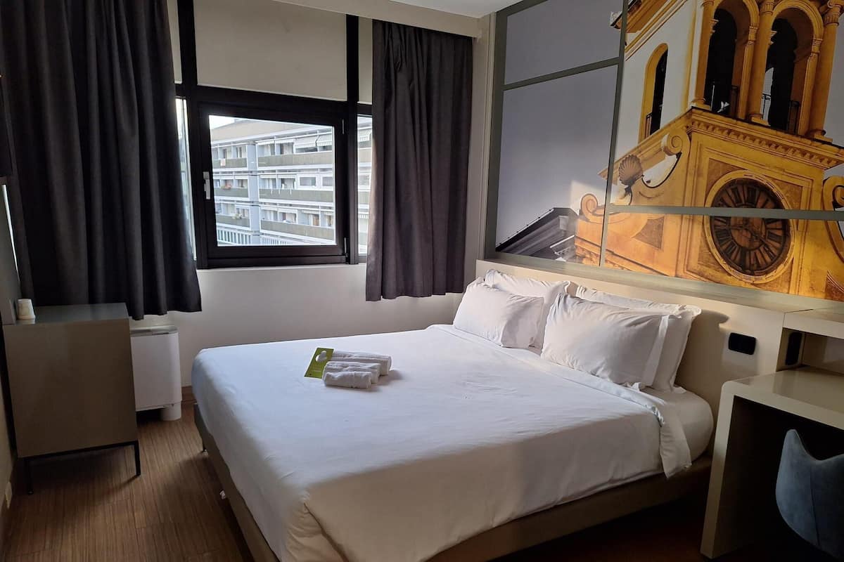 Superior Double Room, Non Smoking | In-room safe, desk, free WiFi, bed sheets