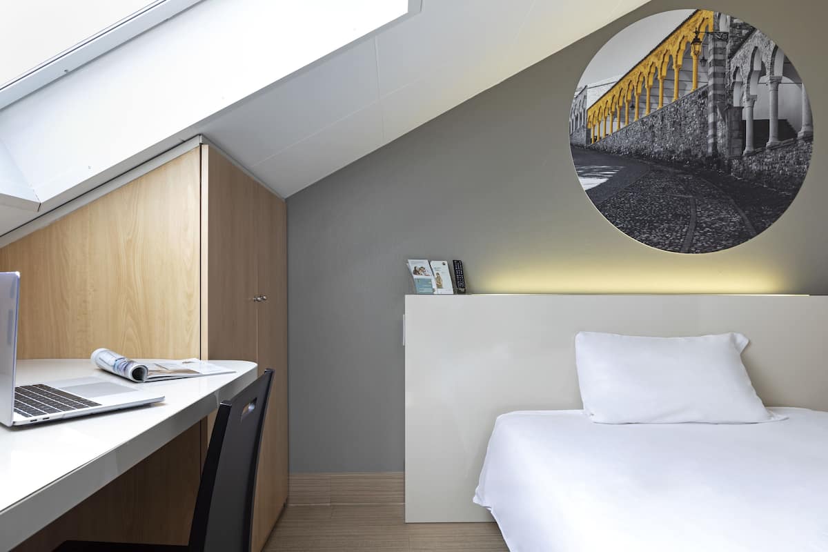 シングルルーム 禁煙 | セーフティボックス (室内)、デスク、ベビーベッド (無料)、可動式ベッド