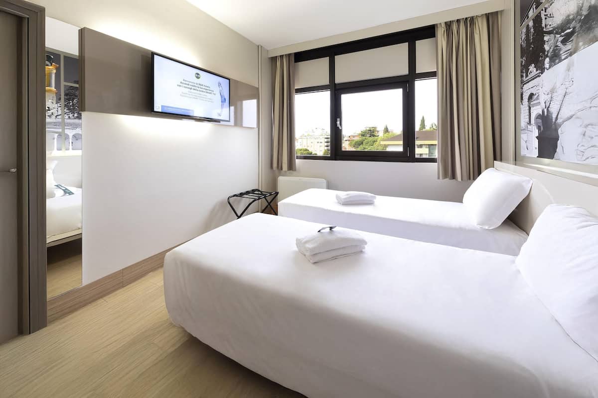 In-room safe, desk, free WiFi, bed sheets