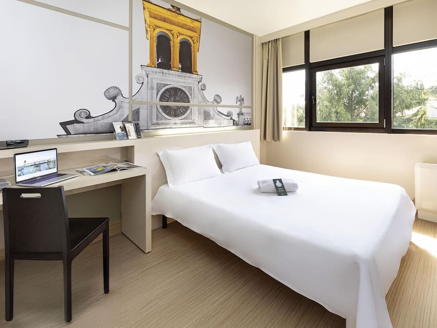 In-room safe, desk, free WiFi, bed sheets