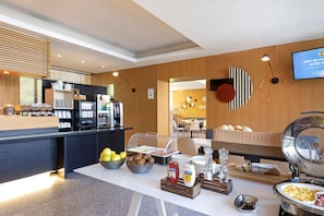 Daily buffet breakfast (EUR 7.90 per person)