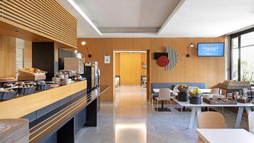 Daily buffet breakfast (EUR 7.90 per person)