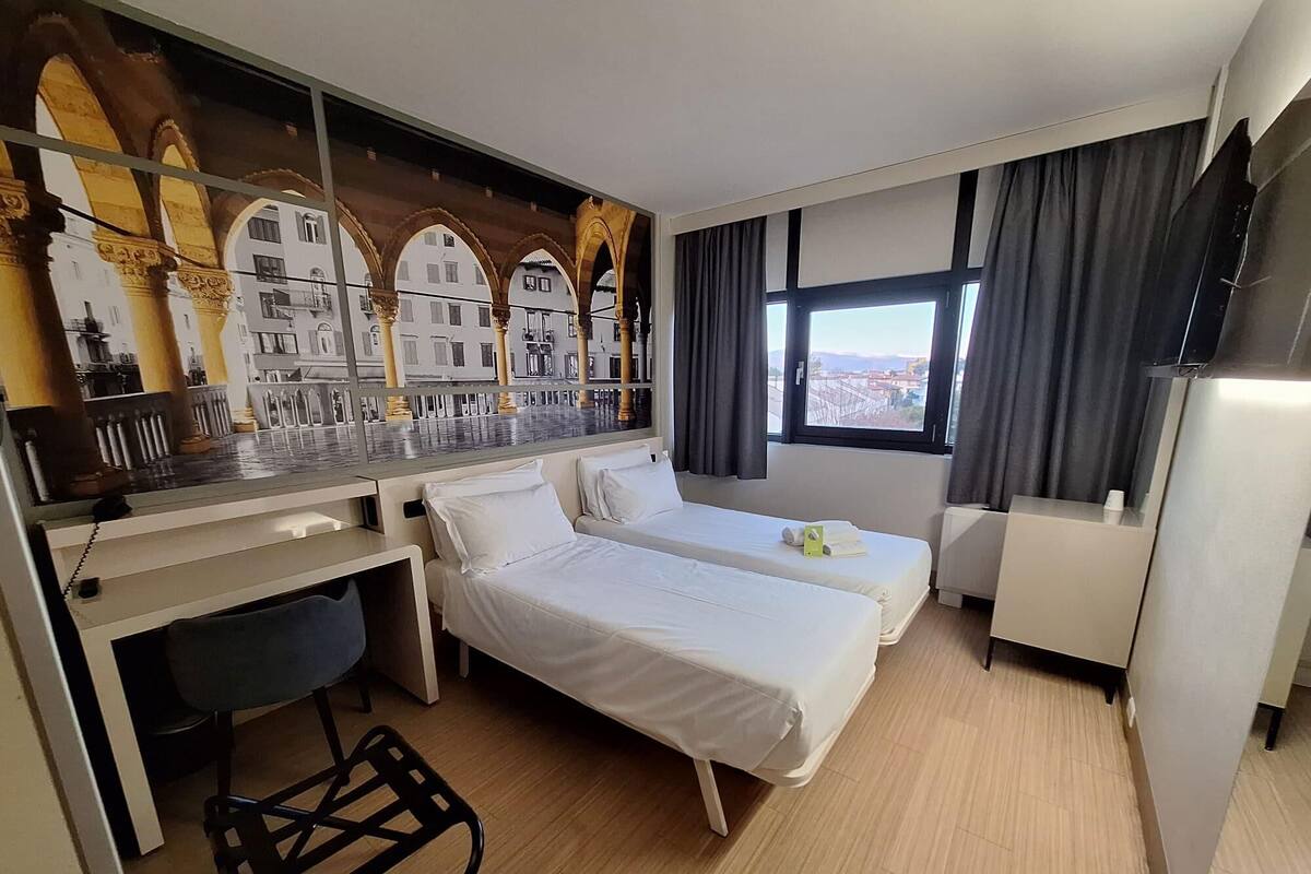 Chambre supĂ©rieure avec lits jumeaux, non-fumeur | Coffre-fort, bureau, lit de bĂ©bĂ© (gratuit), lit dâappoint (supplĂ©ment)