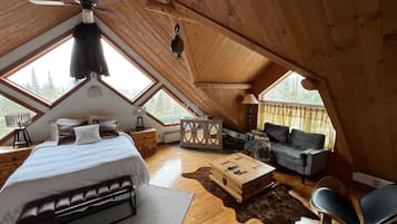 Suite Tremblant, 2 floor Loft with Mountain View | Iron/ironing board, free WiFi, bed sheets