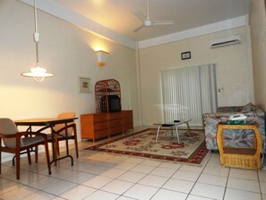 Suite | Salle de séjour | Téléviseur