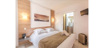 Premium bedding, desk, soundproofing, iron/ironing board