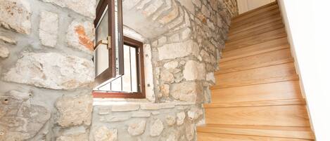 Deluxe Apartment | Living area | Flat-screen TV