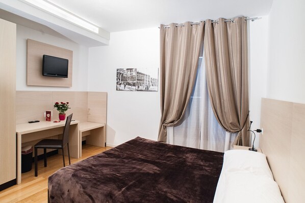 Room, 1 Double Bed | Premium bedding, desk, rollaway beds, free WiFi