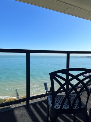 เตารีด/โต๊ะรีดผ้า, Wi-Fi ฟรี, ผ้าปูที่นอน