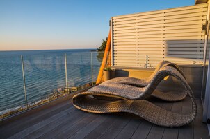 Tabla de planchar con plancha, wifi gratis y ropa de cama 