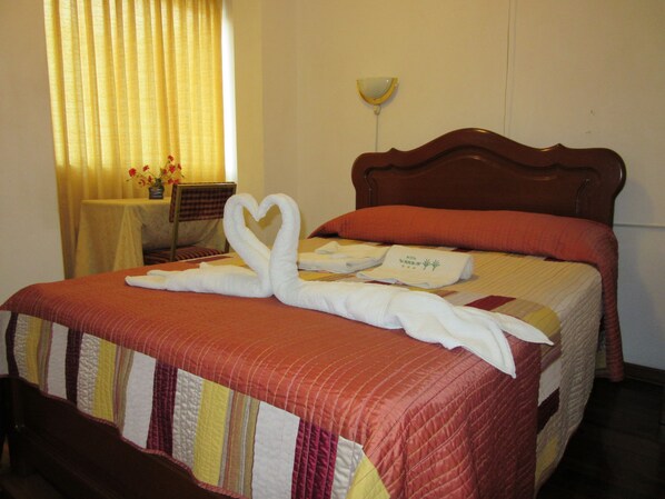 Standard Double Room | Hypo-allergenic bedding, down comforters, pillowtop beds, in-room safe - Las Palmeras Inn (Trujillo)