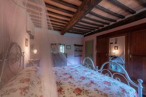 Premium bedding, in-room safe, desk, soundproofing