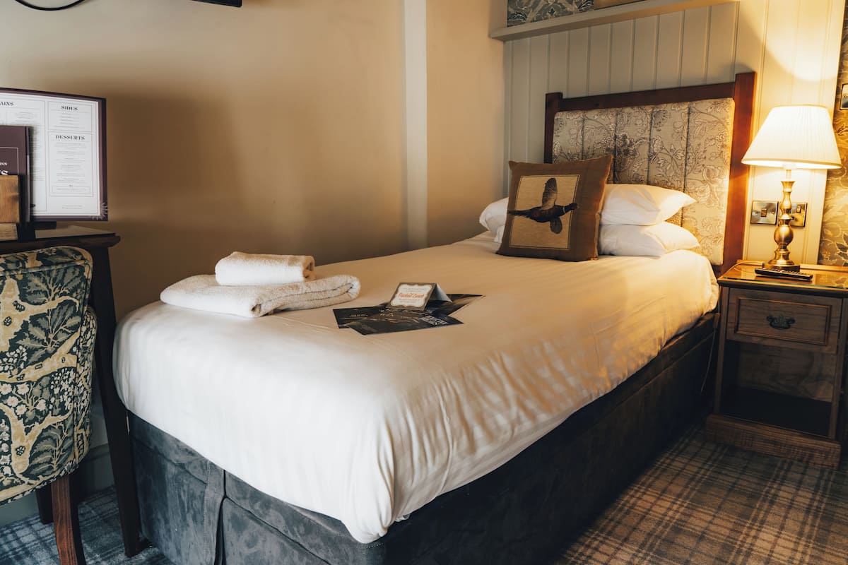 Single Room | 1 bedroom, individually decorated, individually furnished, desk
