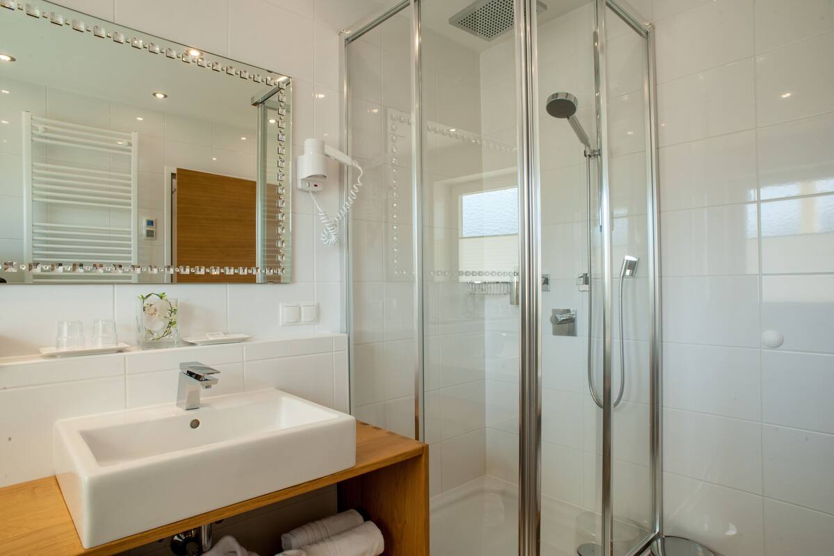 superior double room, 1 queen bed | bathroom shower