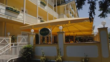 Sundeck