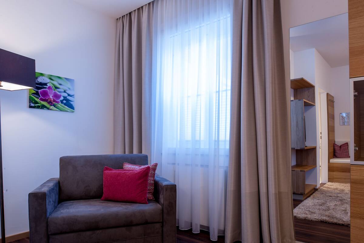 premium bedding, in-room safe, individually decorated