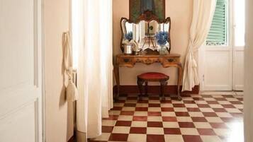 Romantische tweepersoonskamer, uitzicht op zee | Interieur