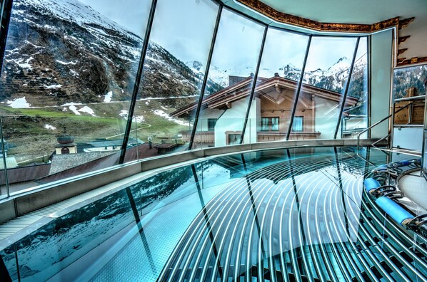 Indoor spa tub - Alpenbad Hotel Hohenhaus (Tux)