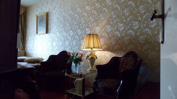 Kamar (Simple) | Meja kerja, kedap suara, dan Wi-Fi gratis