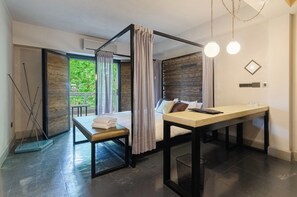 Suite Senior | Seprai premium, bantalan ekstra lembut, dan brankas