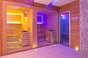 Sauna, hot tub