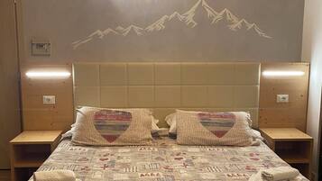 Caja de seguridad en la habitación, escritorio y cortinas blackout