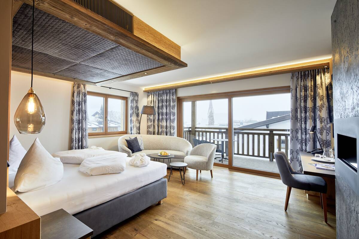 family suite, 2 bedrooms, mountain view (lifestyle_on point) | hypo-allergenic bedding, in-room safe, free wifi, bed sheets