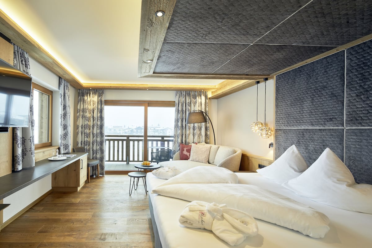 superior suite, 1 bedroom, mountain view (relax_on point) | hypo-allergenic bedding, in-room safe, free wifi, bed sheets