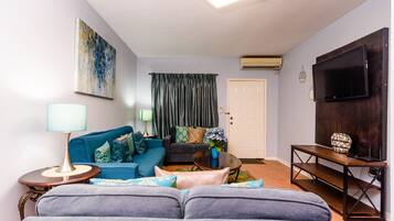 Family Cottage, 2 Bedrooms | Living room | 32-inch TV with cable channels