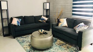 Cottage, 3 Bedrooms, Kitchen | Living area | 32-inch TV with cable channels - Hotel Tim Bamboo (Port Antonio)