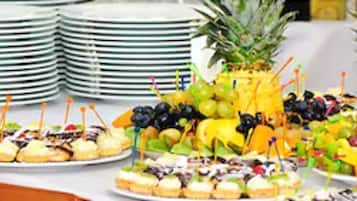 Daily cooked-to-order breakfast (USD 15 per person)