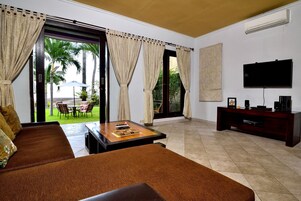 Superior Apartment, Sea View | Living room | LCD TV, DVD player