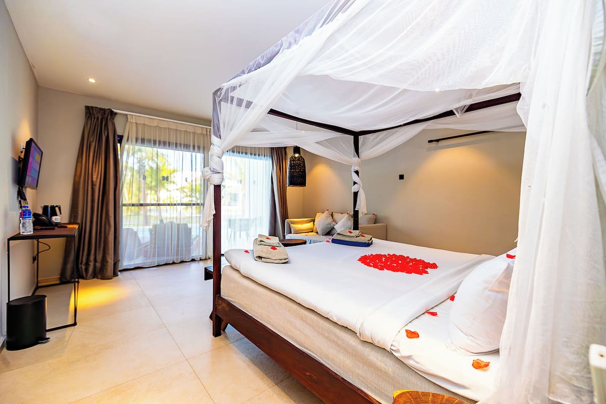 Premium Room, Private Pool, Garden View | 1 bedroom, in-room safe, individually decorated, individually furnished