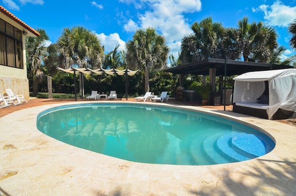 Outdoor pool, pool loungers